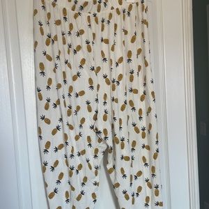 Old Navy pineapple pajamas size medium super soft cotton